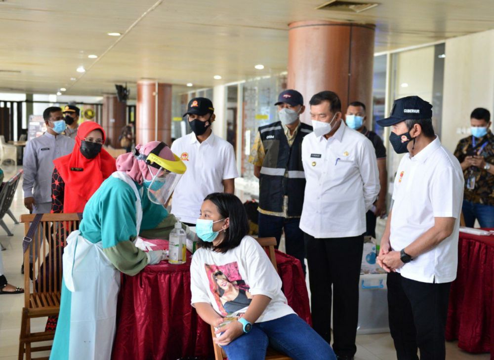 Ke Bandara SSK II, Gubri Cek Kedatangan Penumpang dari Pulau Jawa 