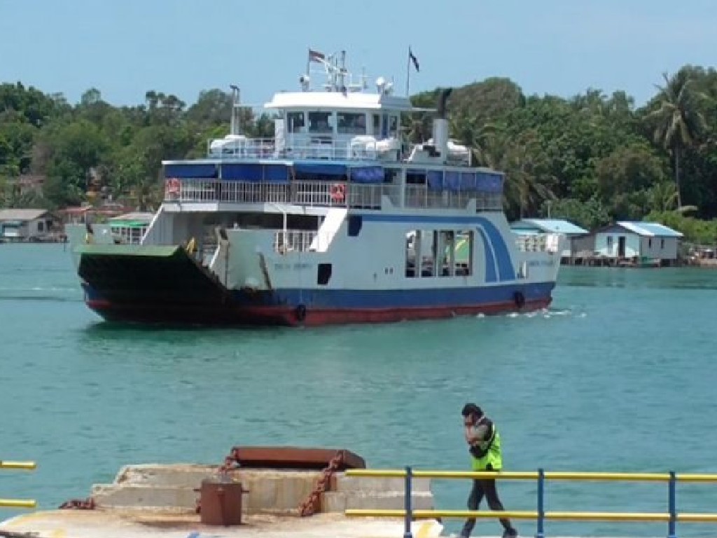 BBM Subsidi Habis, Kapal Feri di Kepri tak Beroperasi