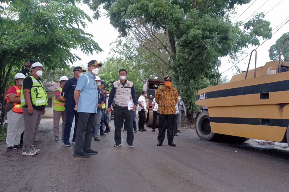 Tinjau Perbaikan Jalan Raya Petapahan Kampar, Gubri: Hasilnya Harus Maksimal