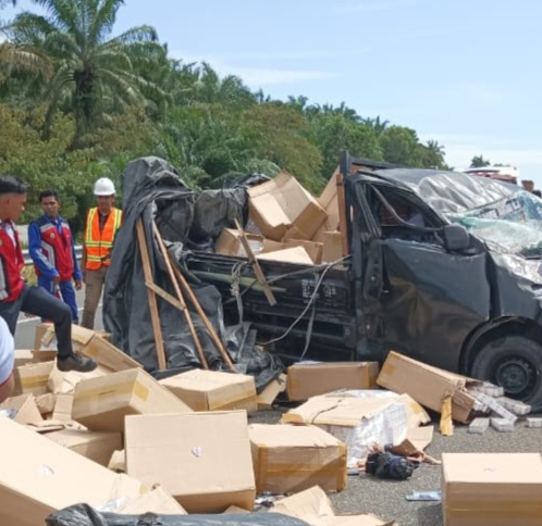 Kecelakaan Tunggal di Tol Permai, Supir Pick-up Bawa Rokok Ilegal Tewas
