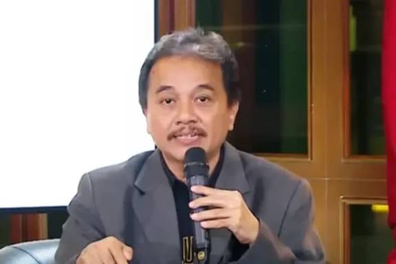 Hadapi Kasus Ijazah Palsu, Roy Suryo: “Senyum Saja”