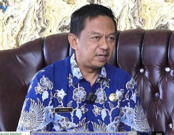 Diskominfotiks Rohil Luruskan Baliho Cap Go Meh Tanpa Foto Wakil Bupati