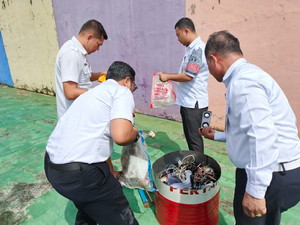 Kalapas Pekanbaru Musnahkan HP dan Senjata Tajam Hasil Razia di Blok Tahanan