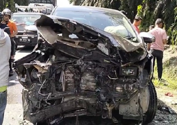 Lakalantas Libatkan Mobil Pemkab Bengkalis Terjadi di Area PT SIR