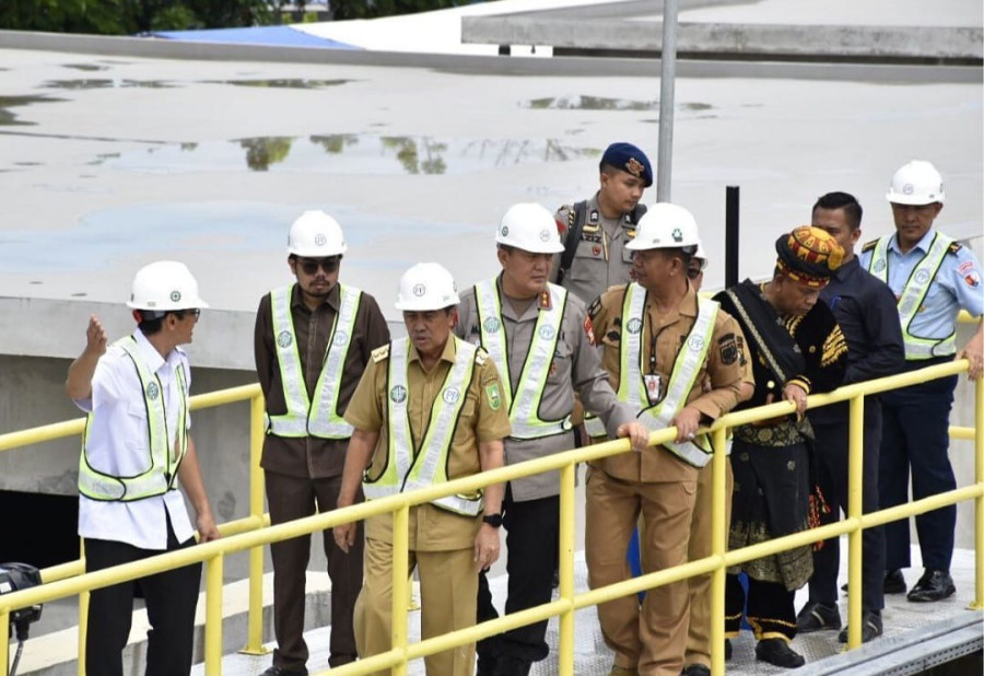 Ginda Burnama Hadiri Pengaliran Air Pertama Sistem Penyediaan Air Minum Lintas Pekanbaru dan Kampar