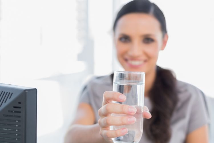 Minuman Sehat Saat Buka Puasa, Air putih, Teh Manis, Atau Air Kelapa?