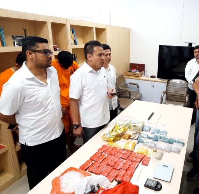 Ringkus 2 Bandar Narkoba, Polda Riau Sita 2 Kg Sabu dan Ribuan Pil Ekstasi