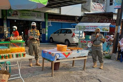 Satpol PP Riau Gelar Operasi Prokes di Pasar Ramadan