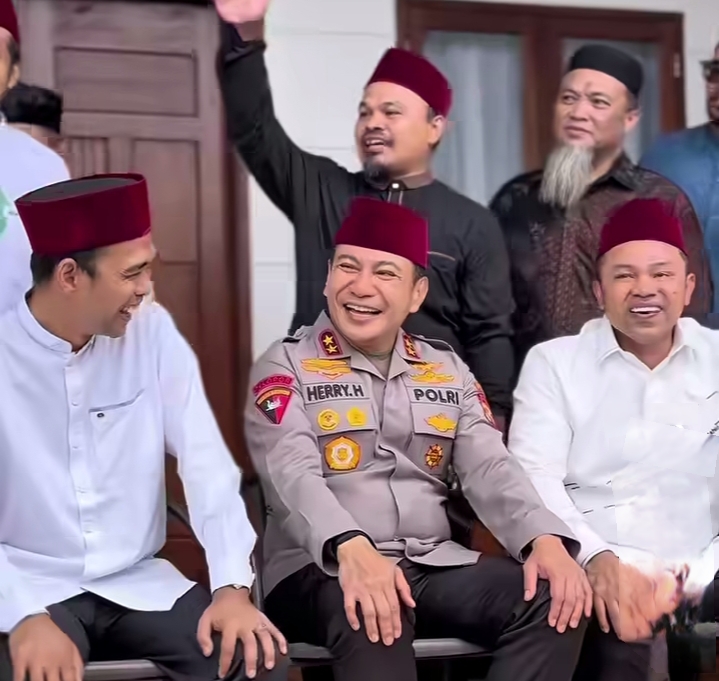 Sinergi Pemerintah dan Ulama, Gubri Abdul Wahid Kunjungi UAS di Kampar