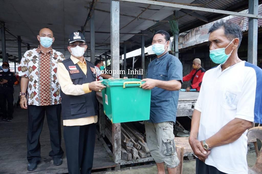 Wujud Kepedulian, Bupati HM.Wardan Salurkan Bantuan Korban Longsor 