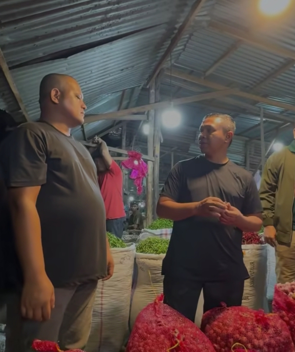 Gubri Abdul Wahid Sidak Pasar Induk AKAP Tengah Malam, Bahas Harga dan Relokasi
