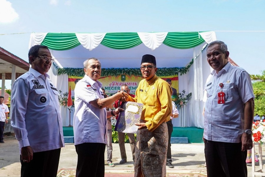 Gubri Syamsuar Resmikan SMK Negeri 1 Tempuling