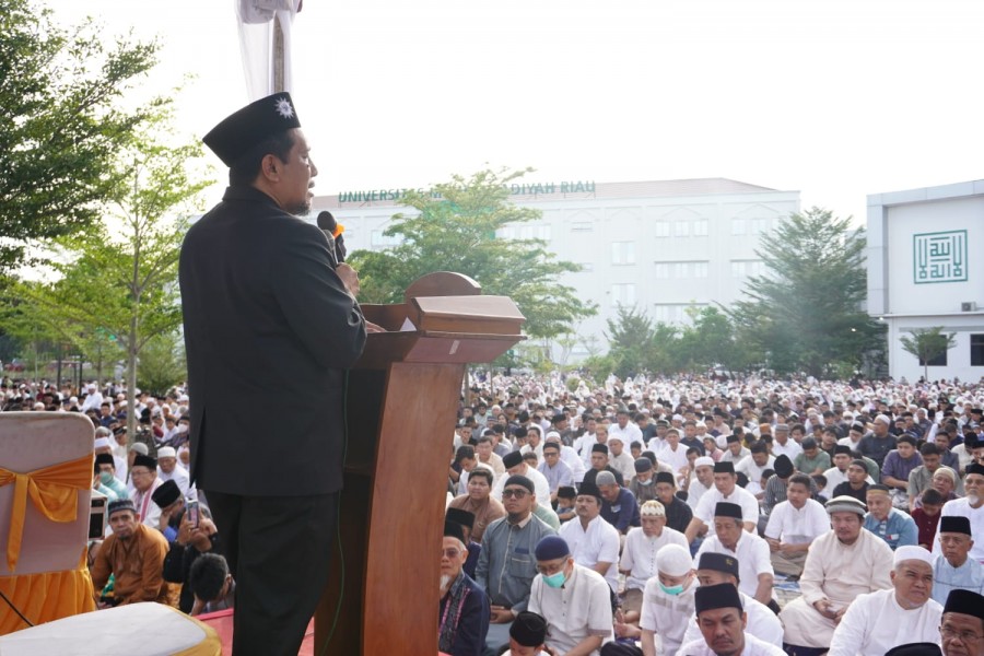 Ribuan Jemaah Muhammadiyah Laksanakan Salat Id di Halaman Kampus UMRI