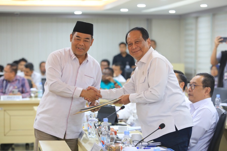Senator Abdul Hamid Desak Kemenhub Hidupkan Bandara Tempuling dan Pelabuhan Samudera