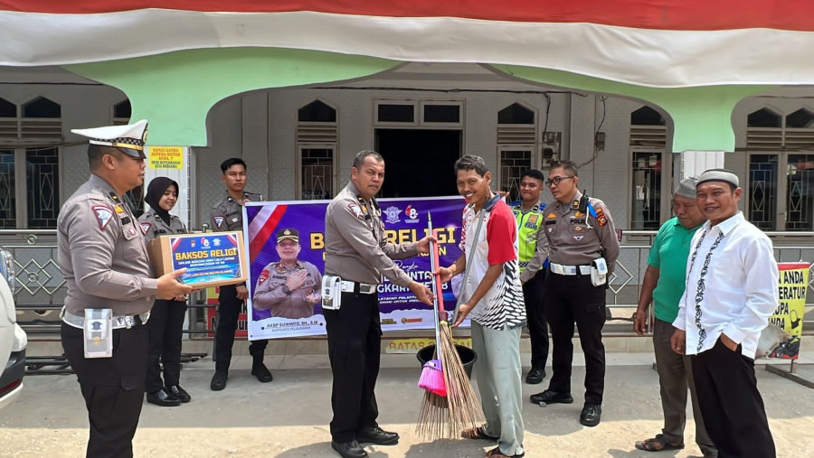 Hari Lalu Lintas Bhayangkara ke-68, Satlantas Polres Pelalawan Bakti Sosial Religi