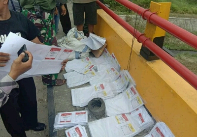 Surat Suara yang Tercecer di Bawah Jembatan Kampar, Bawaslu Belum Bisa Pastikan Keasliannya