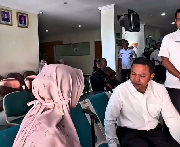 Sidak RSUD Arifin Achmad, Gubri Abdul Wahid Tuntut Layanan Lebih Baik