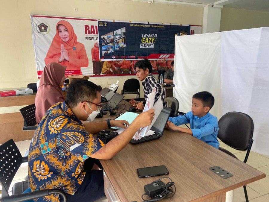 PWI Riau Fasilitasi Anggota dan Keluarga Buat Paspor Kolektif