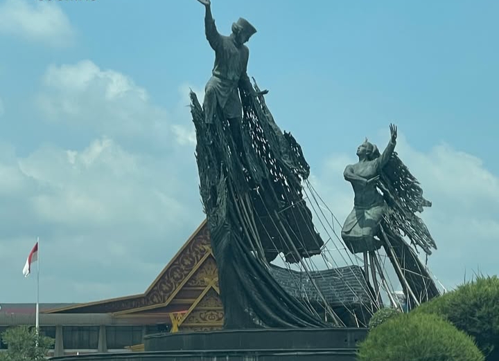 Tugu Zapin Riau Terus Tergerus, Besi-Besinya Kian Banyak Dicuri