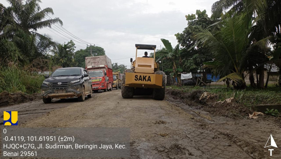 Gesa Perbaikan Jalan di Kuansing, Pemprov Riau Turunkan Alat Berat