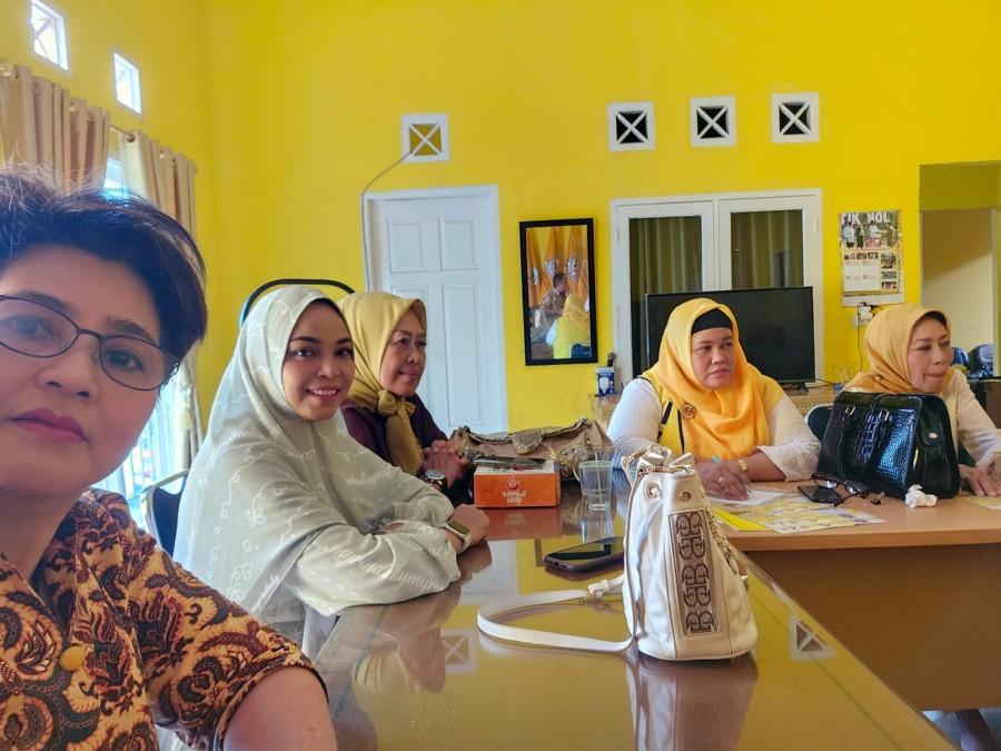 DPD Golkar Riau Berbagi Takjil dan Sembako Selama Ramadhan