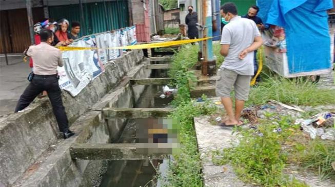 Geger!!  Penemuan Mayat Pria dalam Parit Jalan HR Soebrantas