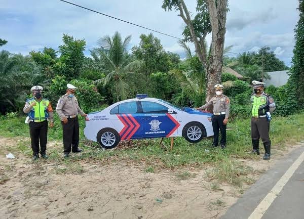 Minimalisir Laka Lantas, Satlantas Polres Pekanbaru Pasang Mobil Replika