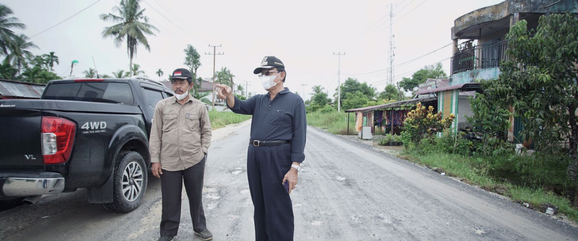 Bupati Inhil Tinjau Pengerjaan Ruas Jalan Beberapa Lokasi di Tembilahan
