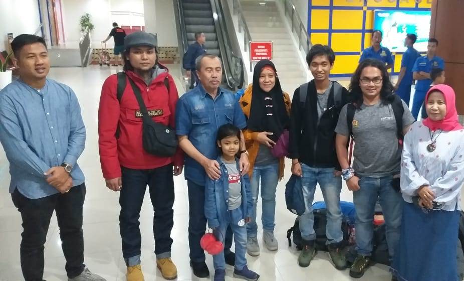 Pasca Karantina, Gubri dan Kadiskes Sambut Mahasiwa Riau Berkuliah di Wuhan China di Bandara SSK