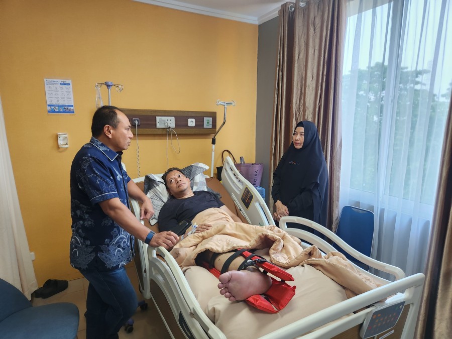 Kapolda Riau Bezuk Wakapolres Kuansing yang Ditabrak Pembalap Liar