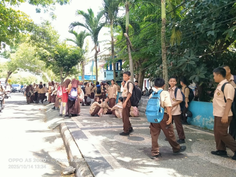 Sejumlah Pelajar dan Seorang Guru di SMPN 1 Bengkalis Kesurupan