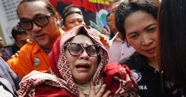Menggunakan Baju Tahanan, Nunung Minta Maaf