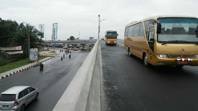 Ternyata Pengendara Motor Dilarang Melintasi Fly Over Arah Pasar Arengka ke Jalan HR Soebrantas