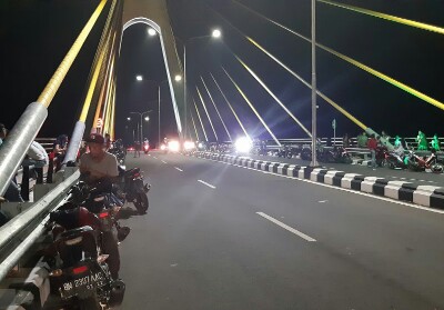 Di Bulan Ramadan, Jembatan Siak IV Jadi Ajang Pacaran Muda-mudi