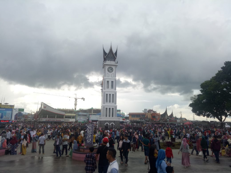 Libur Lebaran, Jam Gadang Ramai Dukunjungi Wisatawan