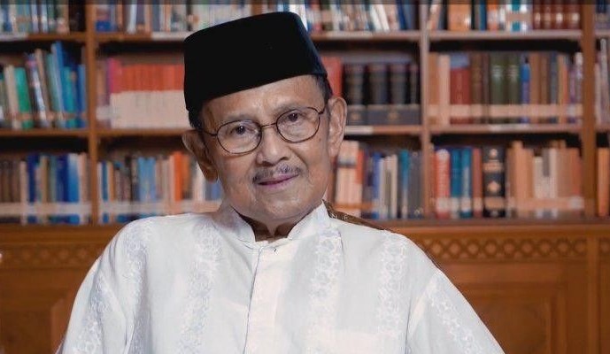 Hoax Kabar Meninggal Dunia, BJ Habibie Masih Bisa Salat di RS