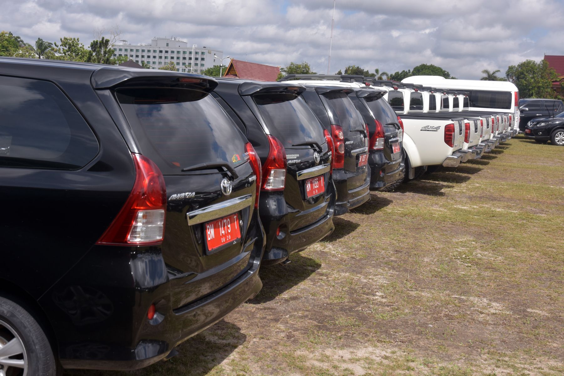 Puluhan Mobil Dinas Eks Pejabat Riau Senilai Rp4,9 Miliar Belum Dikembalikan