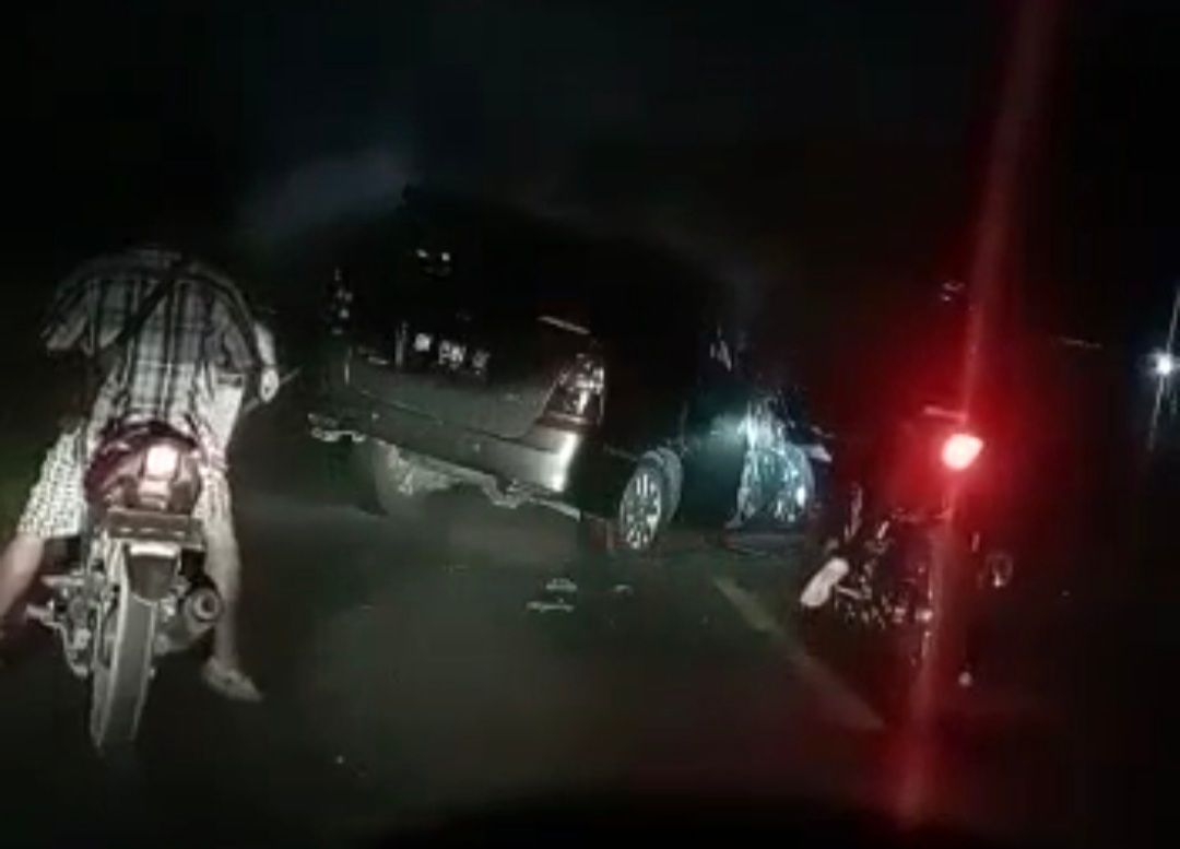 Tabrak Dump Truk, Satu Penumpang  Travel Tewas Saat Kecelakaan di Lirik