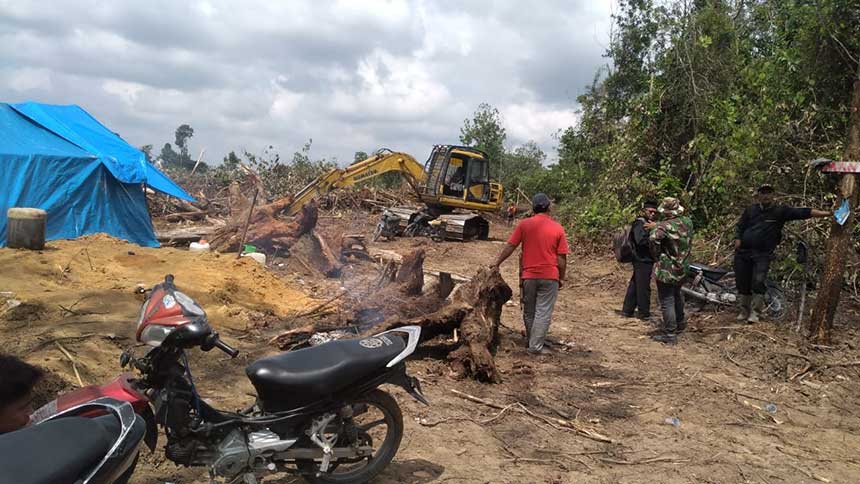 Diduga Garap Hutan Adat, Dua Alat Berat Disita Ninik Mamak Desa Kuntu