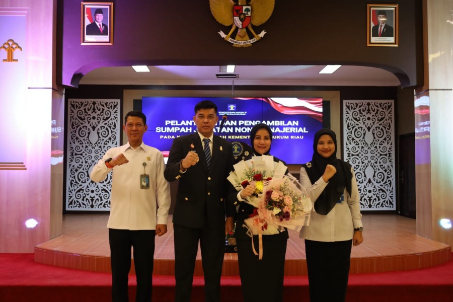 Kakanwil Kemenkum Riau Lantik Eva Lusiana sebagai Analis KI Ahli Madya