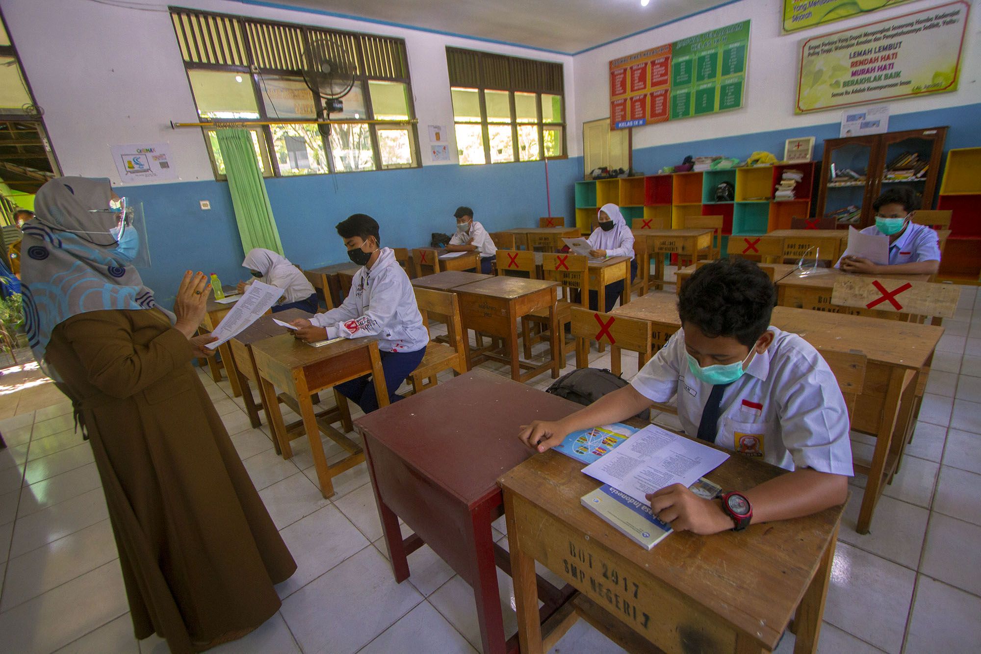 Kemendikbud Klaim Guru Siap Belajar Tatap Muka di Sekolah