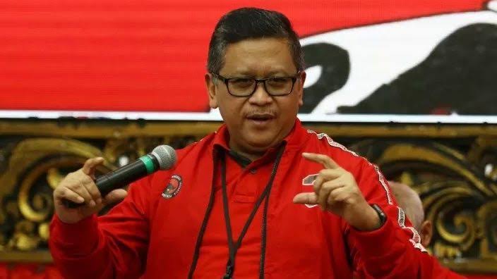 Ditanya Isu Jokowi Loncat ke Golkar, Hasto Singgung Permintaan Presiden 3 Periode