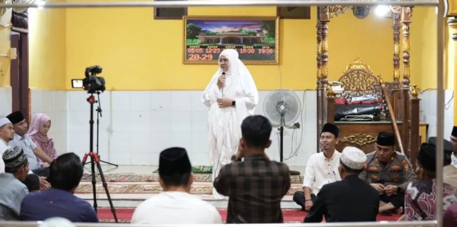 Safari Ramadan di Sabak Auh, Bupati Siak Afni Serap Aspirasi Warga