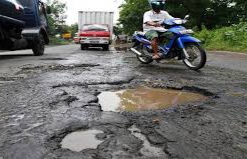 Anggaran Terbatas Perbaikan Jalan Terbatas, Pj Wako Minta Warga  Bersabar