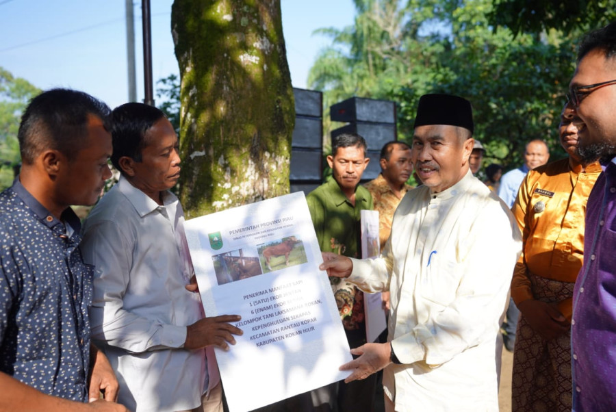 Dikunjungi Gubri, Warga Tanjung Medan Dapat Bantuan Hewan Ternak