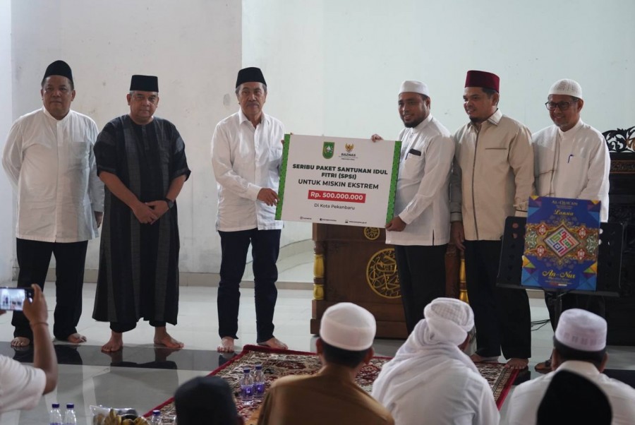 Tarawih di Masjid Nurul Wathan, Gubri dan Baznaz Luncurkan SPSI Senilai Rp6 Miliar