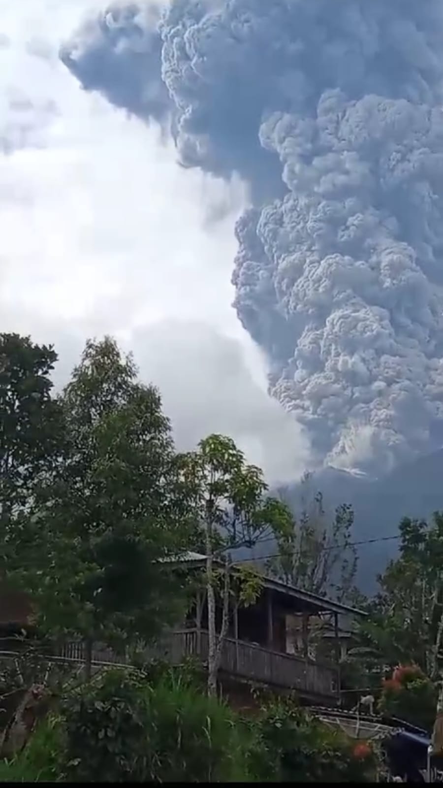 Gunung Merapi Sumbar Erupsi, 11 Pendaki Tewas