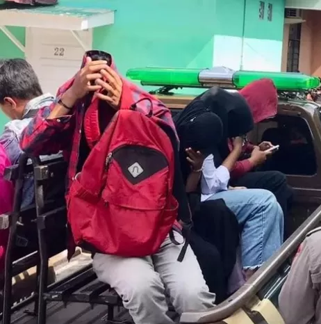 Terciduk Ngamar di Wisma, 3 Pasang Remaja Diboyong ke Markas Satpol PP Kampar