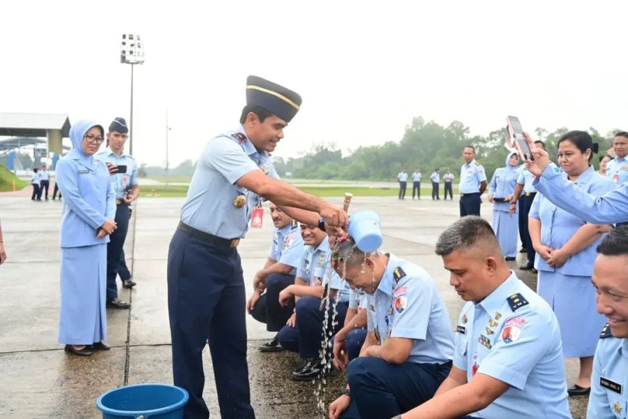 Semangat Baru Usai Lebaran, 77 Personel Lanud Roesmin Nurjadin Naik Pangkat
