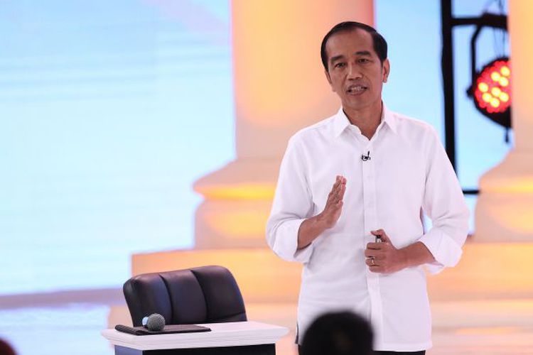 Jokowi Bantah Pakai Earpiece Saat Debat Pilpres Kedua